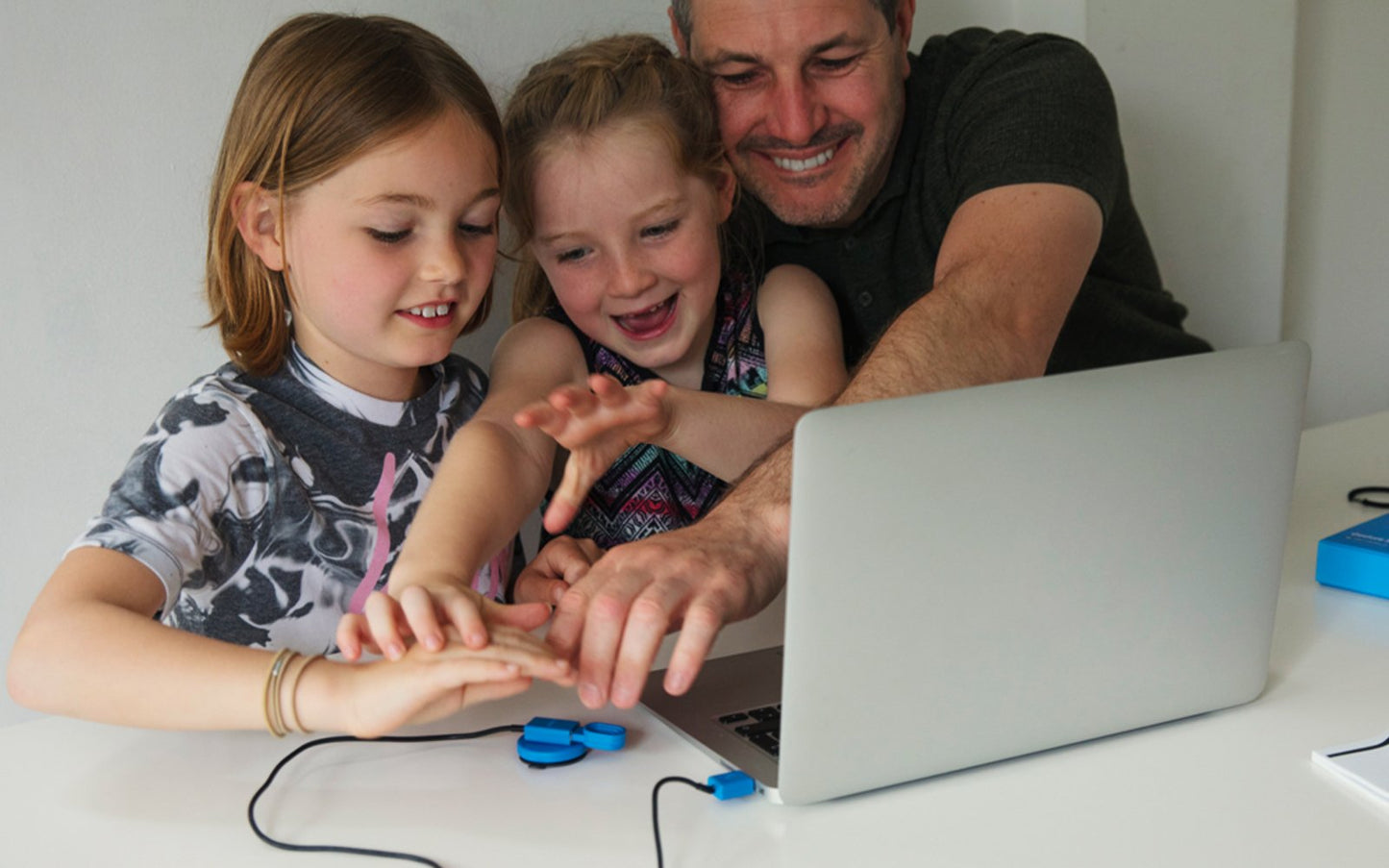 Kano Motion Sensor Kit - Learn Coding with Movement - Model 1006 - Plastic Material