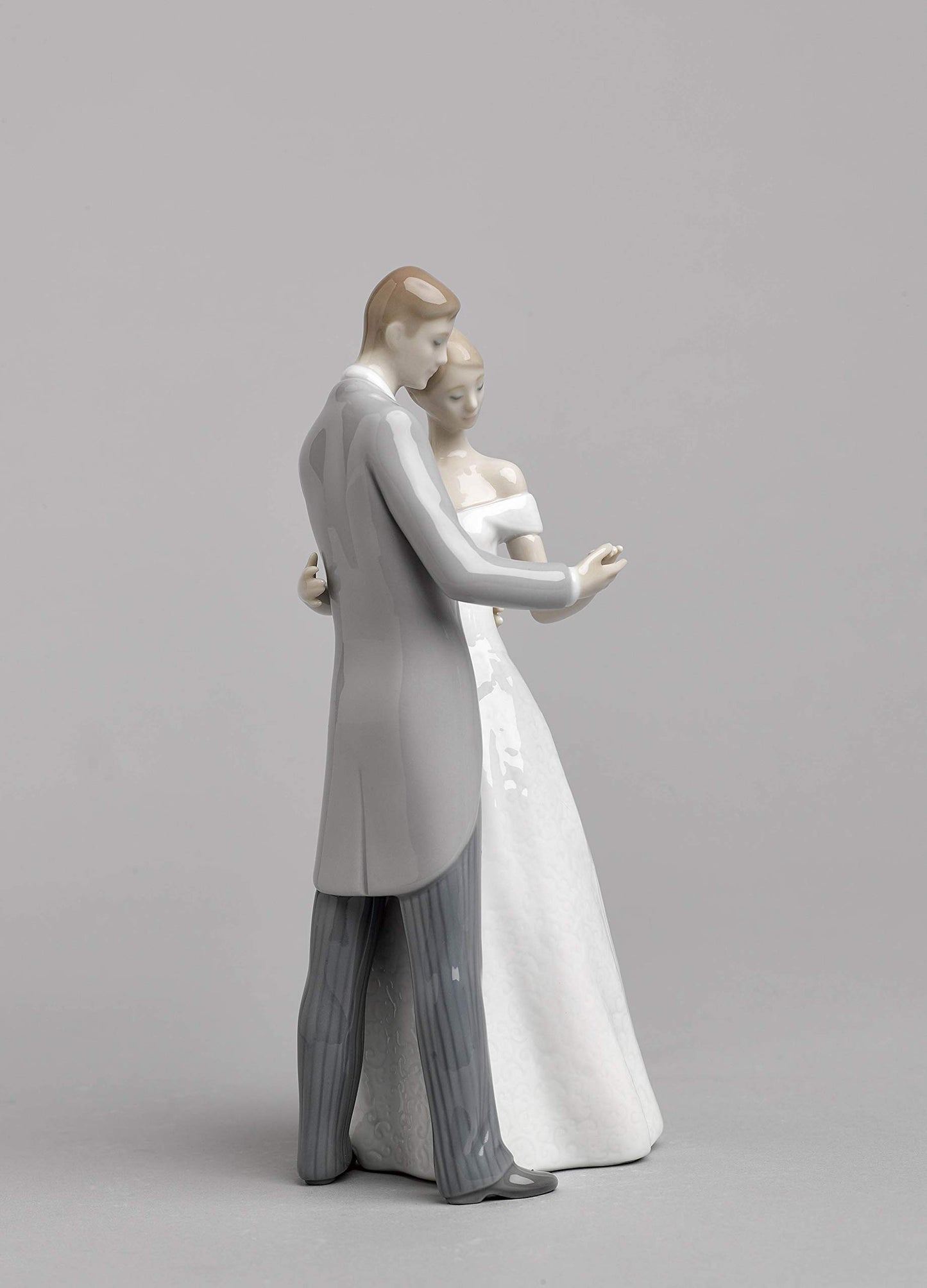 Lladró Porcelain Figurine Of A Wedding Couple United Forever. Decorative Groom And Bride Wedding In Glossy Porcelain.