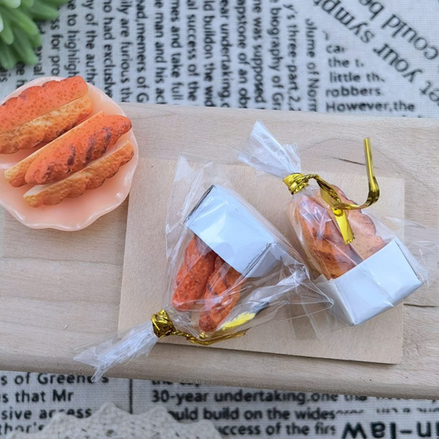 Dollhouse Miniatures Food, 40Pcs Mini Dollhouse Miniature Food Bread With 10 Bases For Gifts For Kids