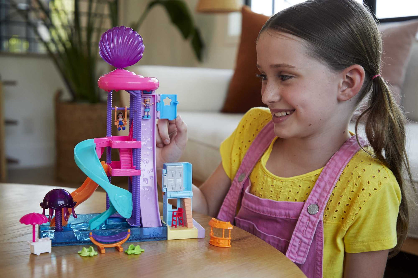 Polly Pocket Outdoor Toy - Pollyville Super Slidin Water Park Playset with 2 Micro Dolls & Accessories, Multi, Model GNG65, Taille unique