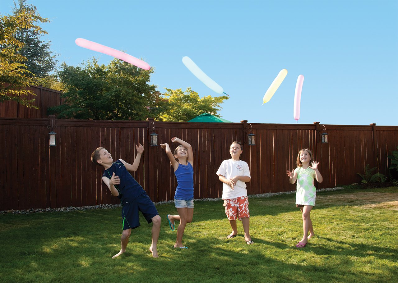 Toysmith 20 Rocket Balloons with Pump - Rubber, Assorted Colors, Model 2533