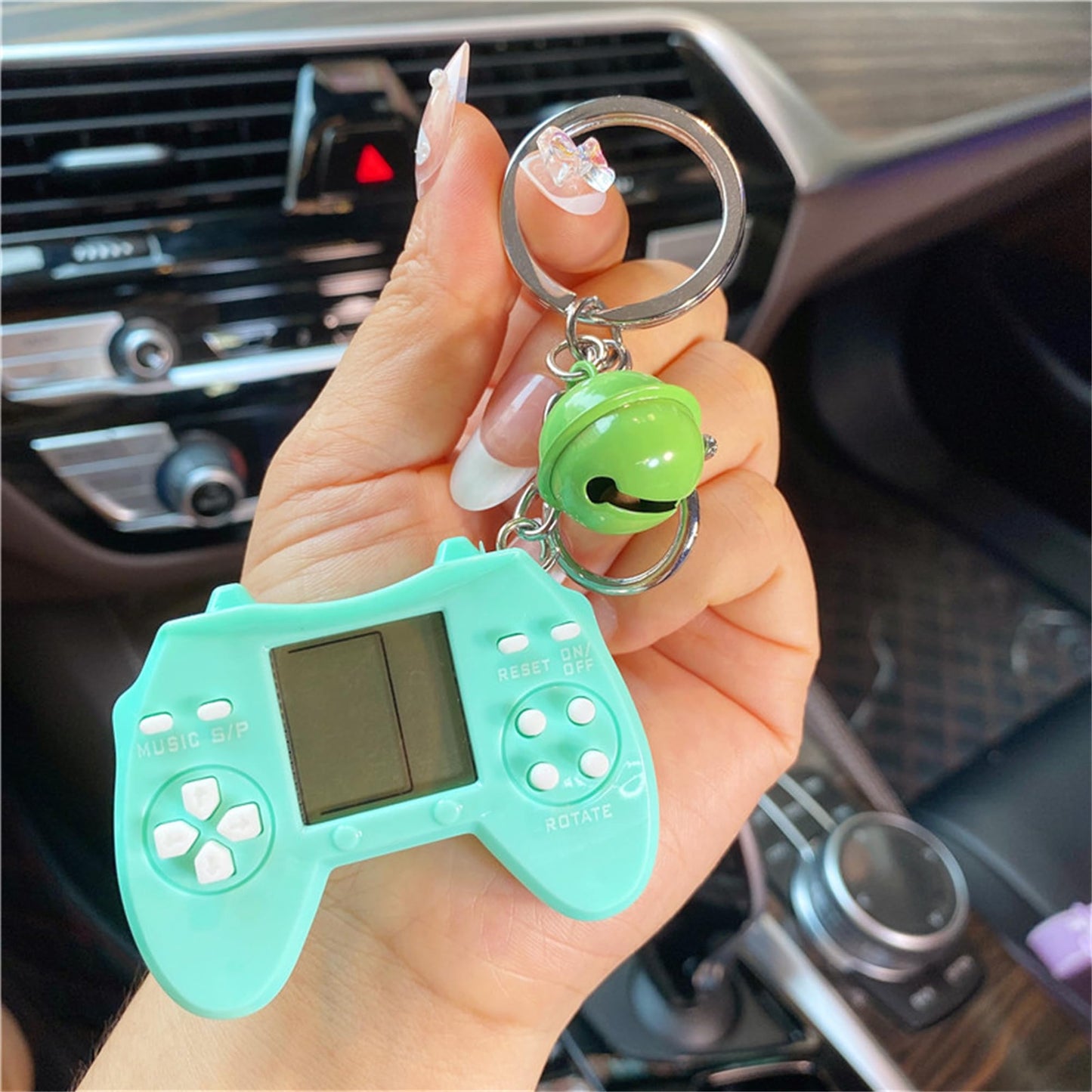 Vlmazlm Retro Classic Game Console Pendant Keychain - Playable Miniature Handheld Game, Middle Size, Q5 Plastic, Gift Item