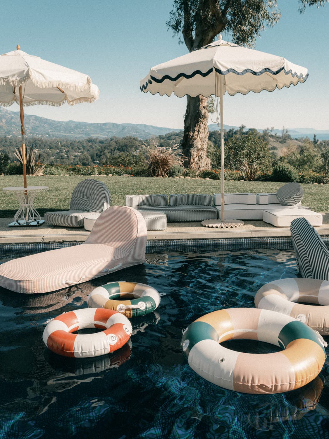 Business & Pleasure Co. Classic Pool Float - Vintage Inflatable Pool Ring For Adults - 70S Panel Cinque - L/Xl