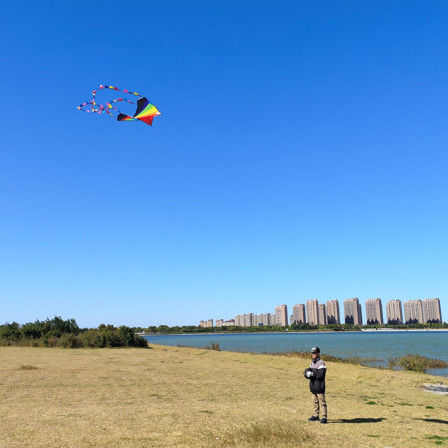 Kaiciuss Rainbow Kite For Kids & Adults Easy To Fly, Large Single Line Kite For The Beach, 55' X 28' Delta Kite Comes With 300 Ft String Kite Handle