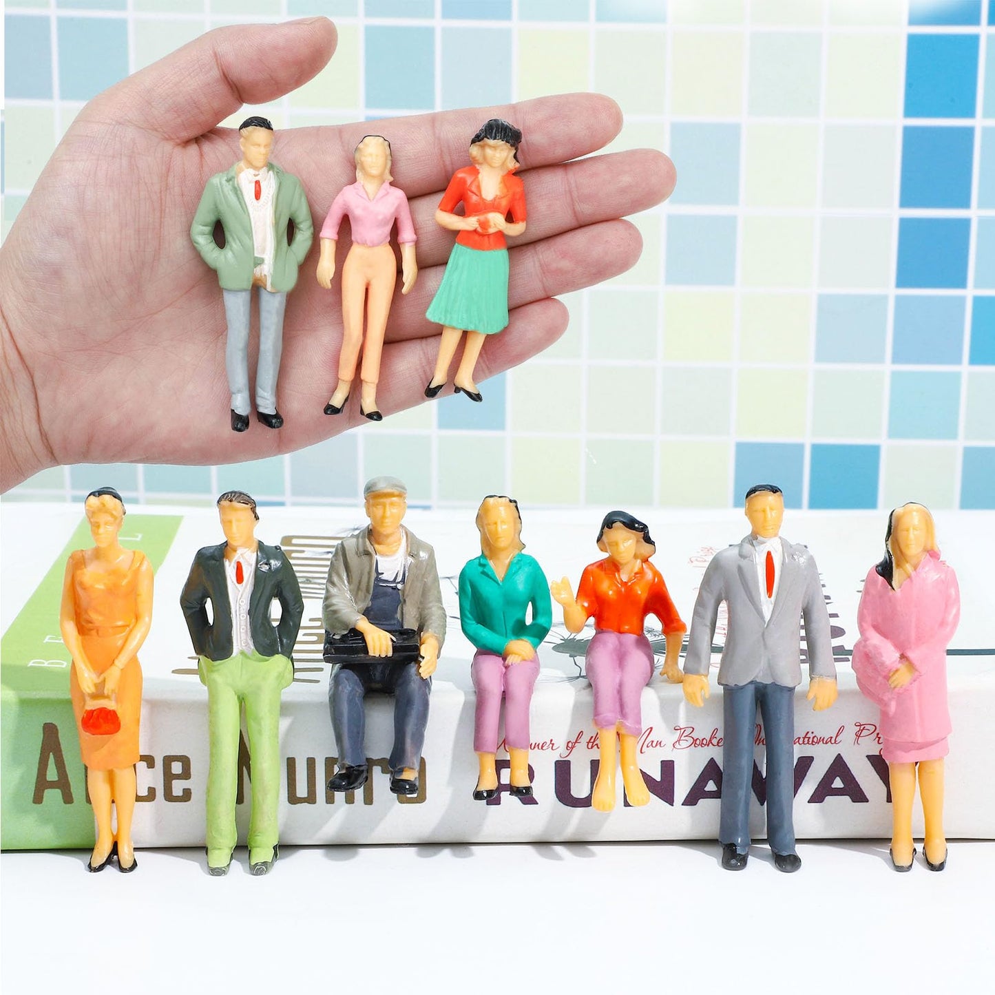 ONEST 16 Pieces 1: 25 Scale Miniature People Figurines Mini Plastic Figurines Dollhouse Accessories Mini Figures Hand Painted St