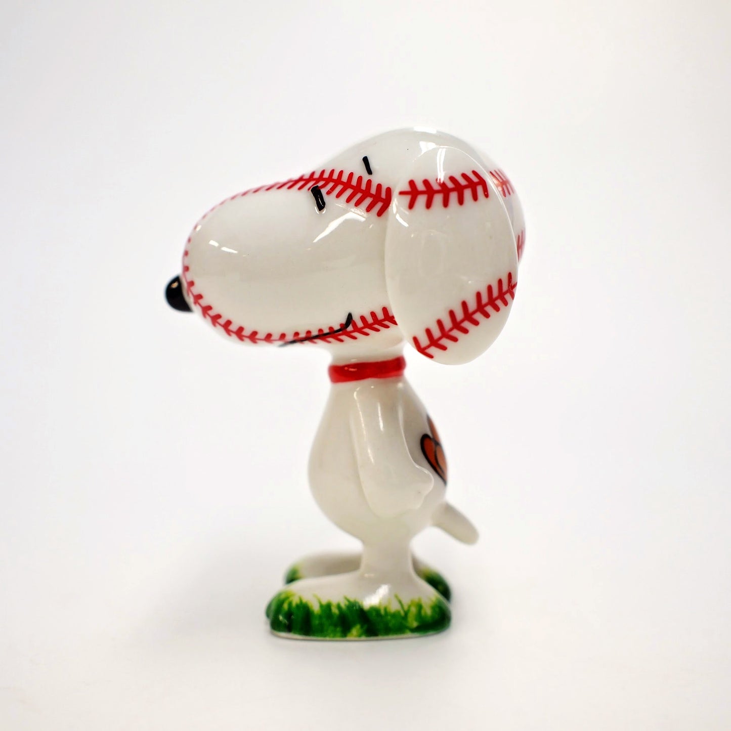 Department 56 Peanuts Grand Slam Beagle Figurine, 3 Inch (4039753)