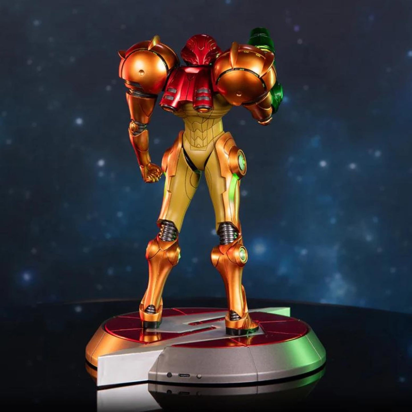 Metroid Prime: Samus Varia Suit Pvc (Collector'S Edition)