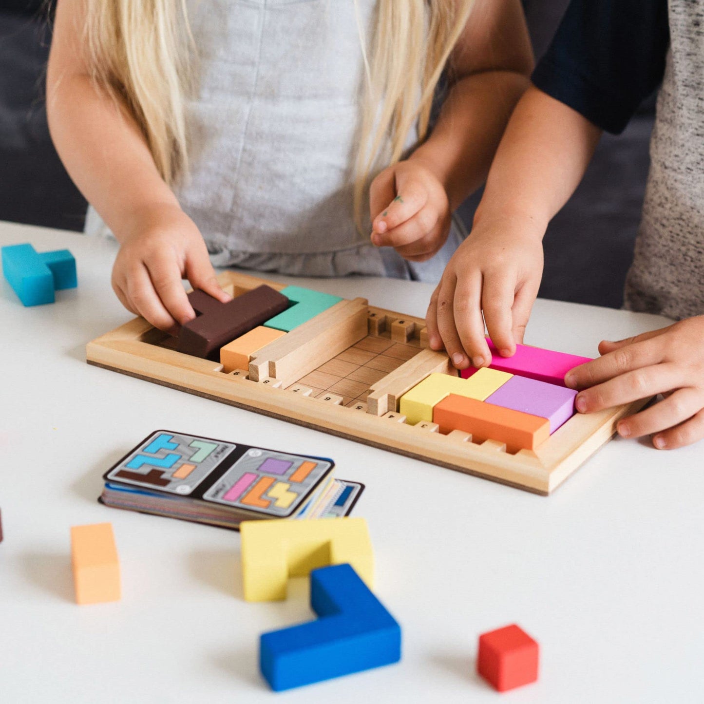 GIGAMIC Katamino Family Puzzle Game for Kids & Families, Wooden, Large, Gold, Model GZUF, 1-2 Players, 10 Minutes