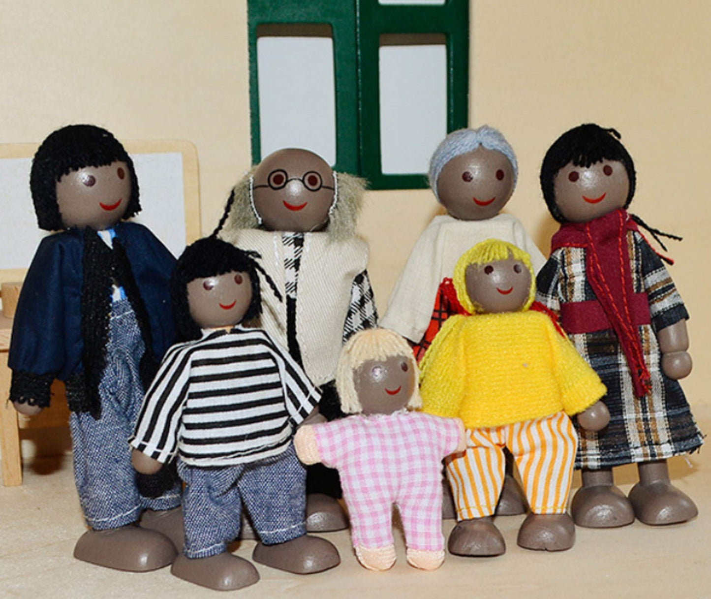 HYSTYLE 7 Pack Wooden Doll House Family Dollhouse Dolls Family Pretend Play Figures  Family Role Play Pretend Play Mini People Figures (African American)
