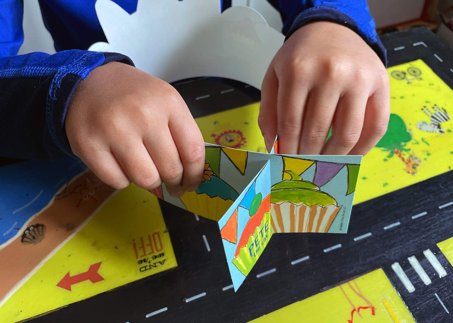 Teacher Created Resources Pete the Cat Happy Birthday Crowns, 24 x 4-3/4, Multicolor, 30/Pack (EP-62000)