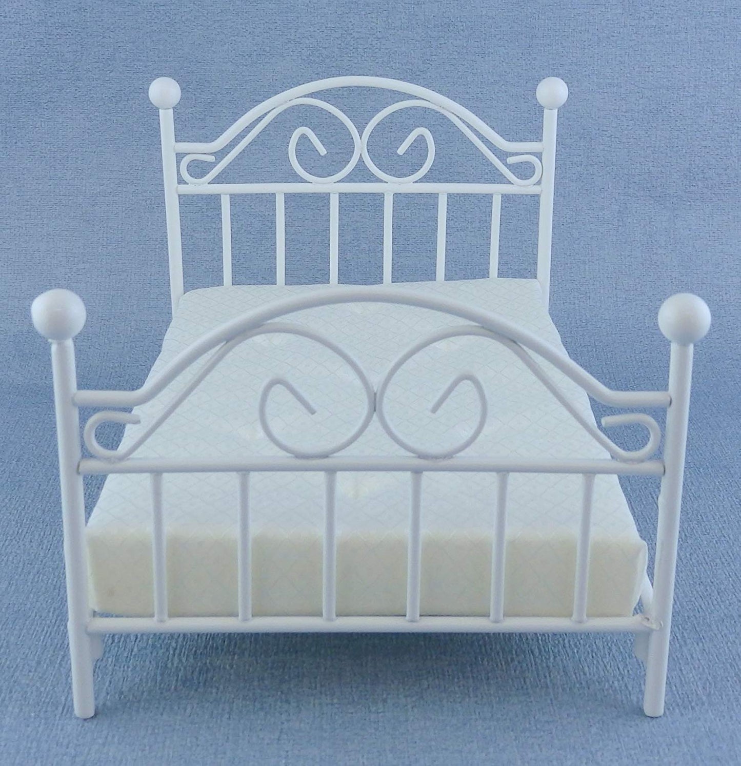 Dollhouse Miniature 1:12 Scale White Double Bed With Mattress T5028 By Town Square