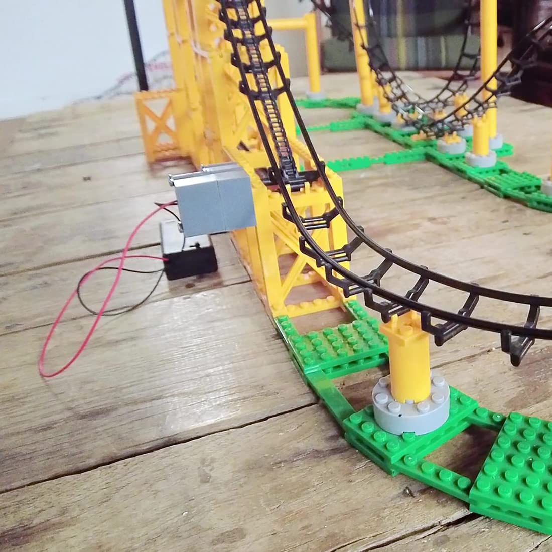 Cdx Blocks: Motor And Power Supply - Battery Operated Motor To Automate Cdx Roller Coaster Brick Building Sets