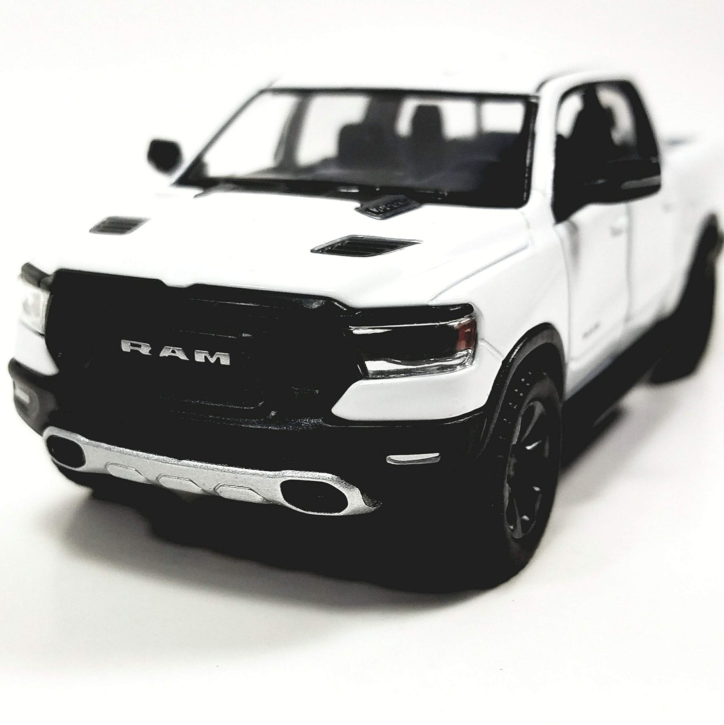 KiNSMART 2019 Dodge Ram 1500 Diecast Truck 1/46 Scale - White, Model k5365dy