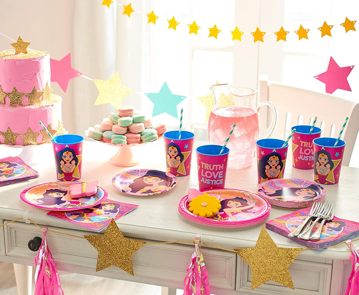 American Greetings Wonder Woman Party Supplies, Lunch Napkins (50-Count)