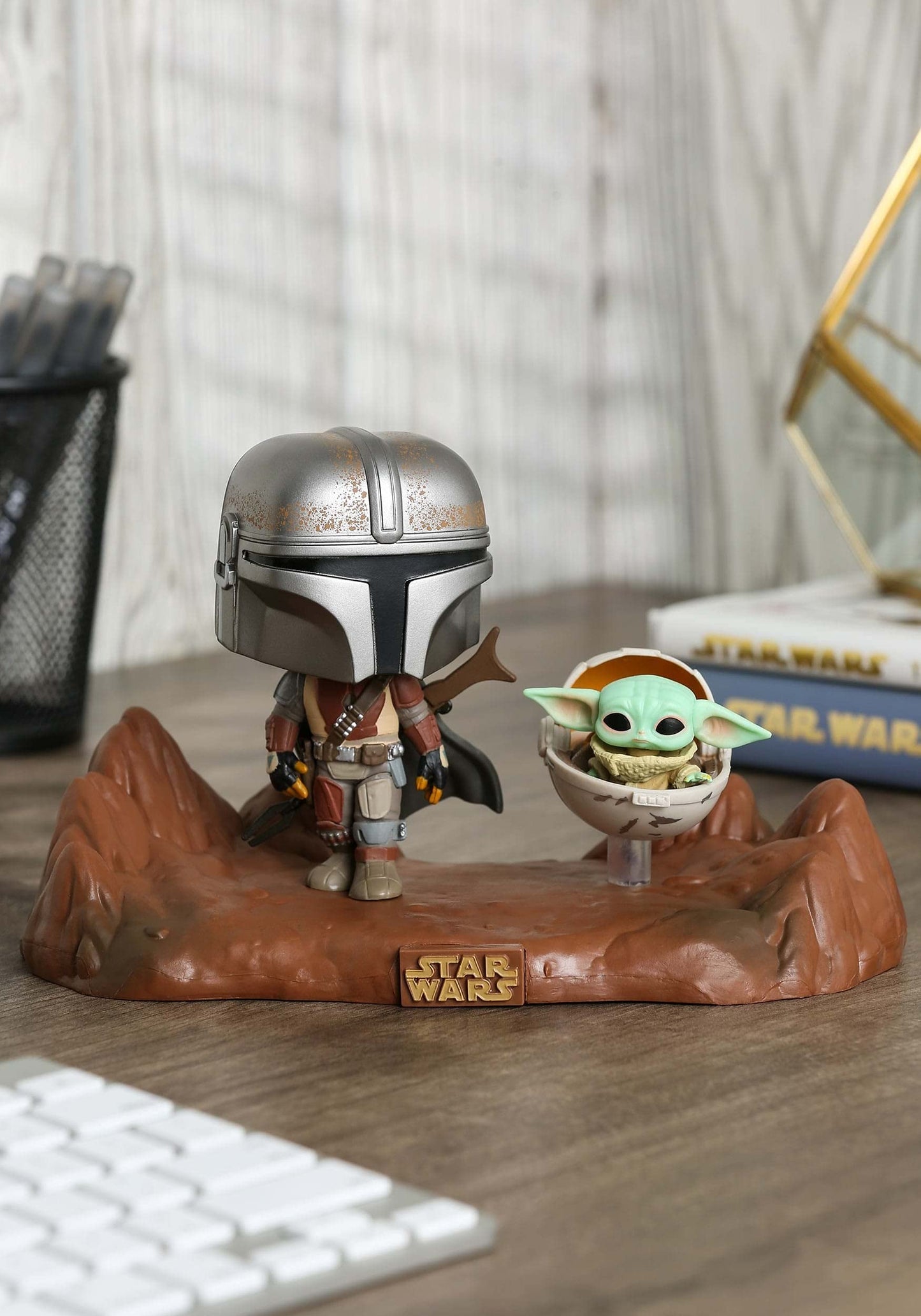 Funko Pop! Star Wars Moment: The Mandalorian with The Child, Vinyl, Multicolor, Standard Size, Model 49930
