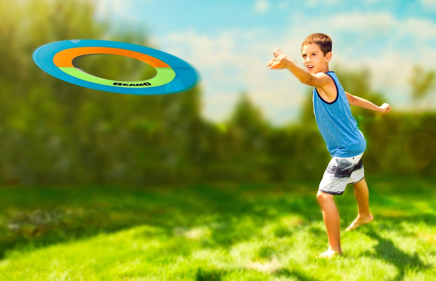 Toysmith Get Outside GO! Beamo Flying Hoop, 30-Inch, Multi Color, Perfect for Outdoor Fun and Games, Assorted Colors (6101AM)