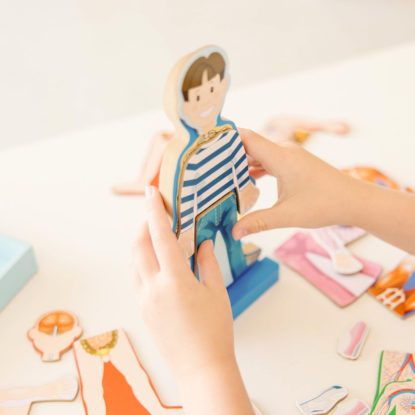 Melissa & Doug Magnetic Human Body Anatomy Play Set With 24 Magnetic Pieces And Storage Tray