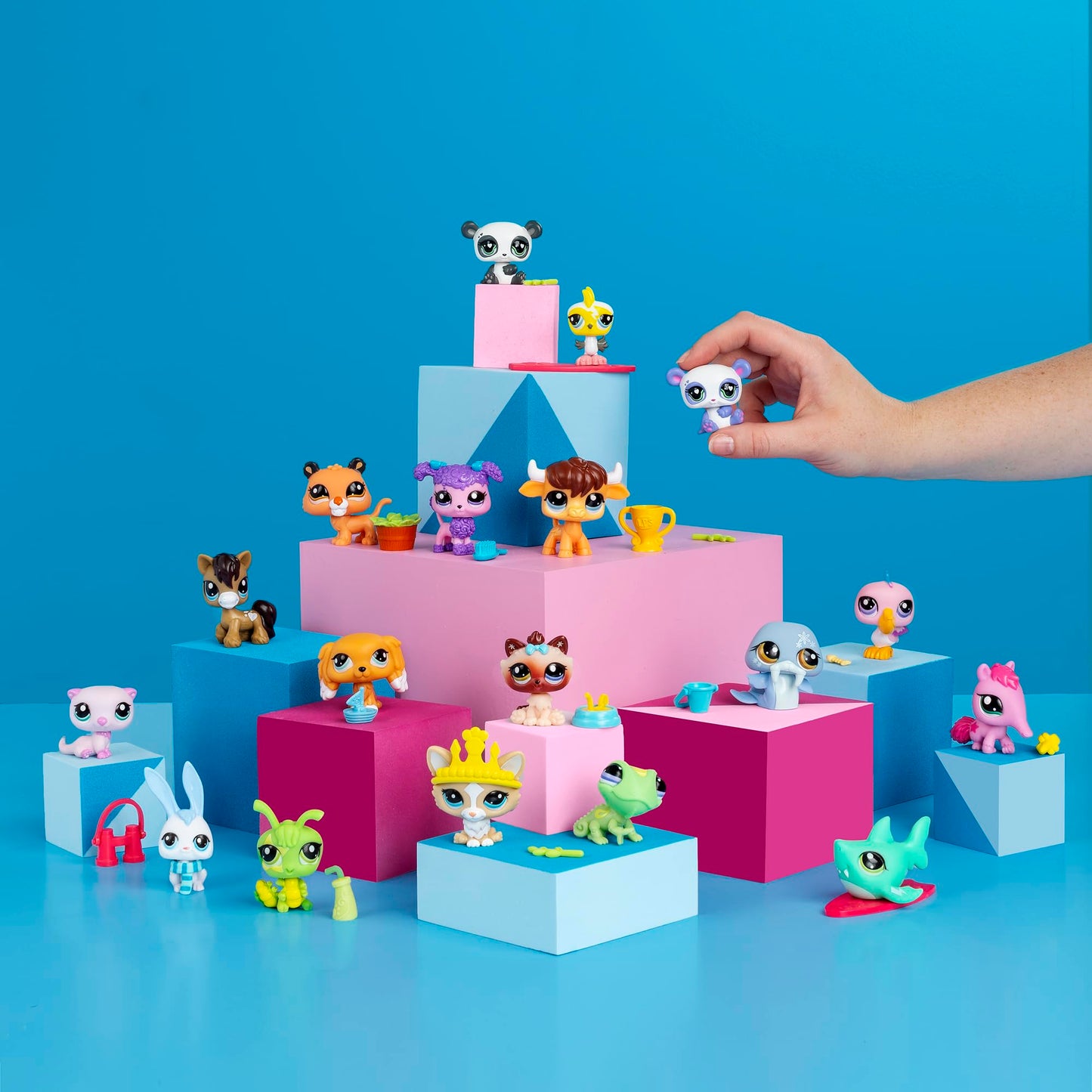 Littlest Pet Shop, 18 Pets Collector Set, Pet Surprise Display - Gen 7, Pets #1 - #18, Authentic Lps Bobble Head Figure, Collectible Imagination Toy Animal, Kidults, Girls, Boys, Kids, Tweens Ages 4+