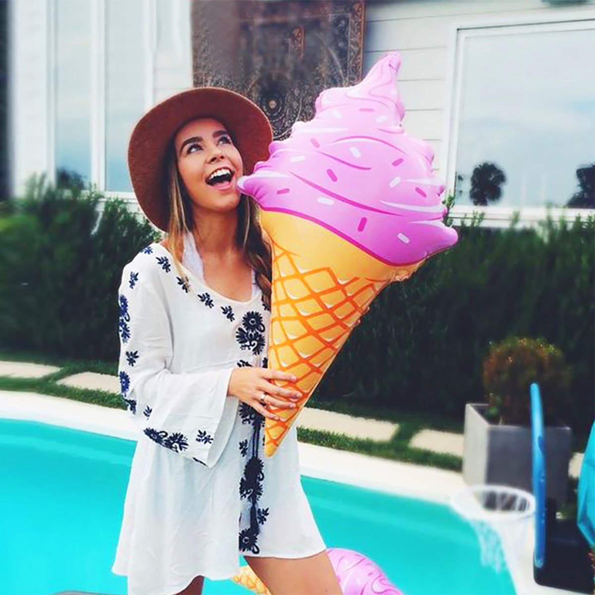 Novelty Place Giant Inflatable Ice Cream Cone for Summer Party, Swimming Pool, Beach, Birthday, and Outdoor Decorations(36 Inche