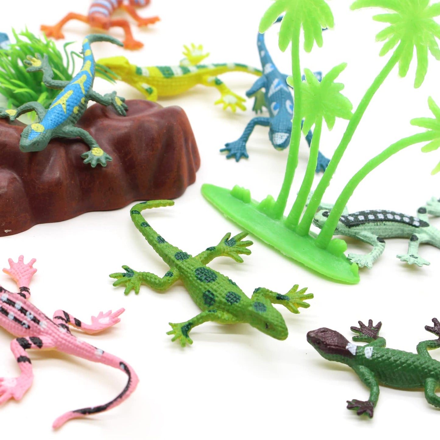 Smilersmile Animal Assorted Mini Plastic Figures Toy Set, Educational Party Cake Topper, Goody Bag Filler (12Pcs Small Lizard)