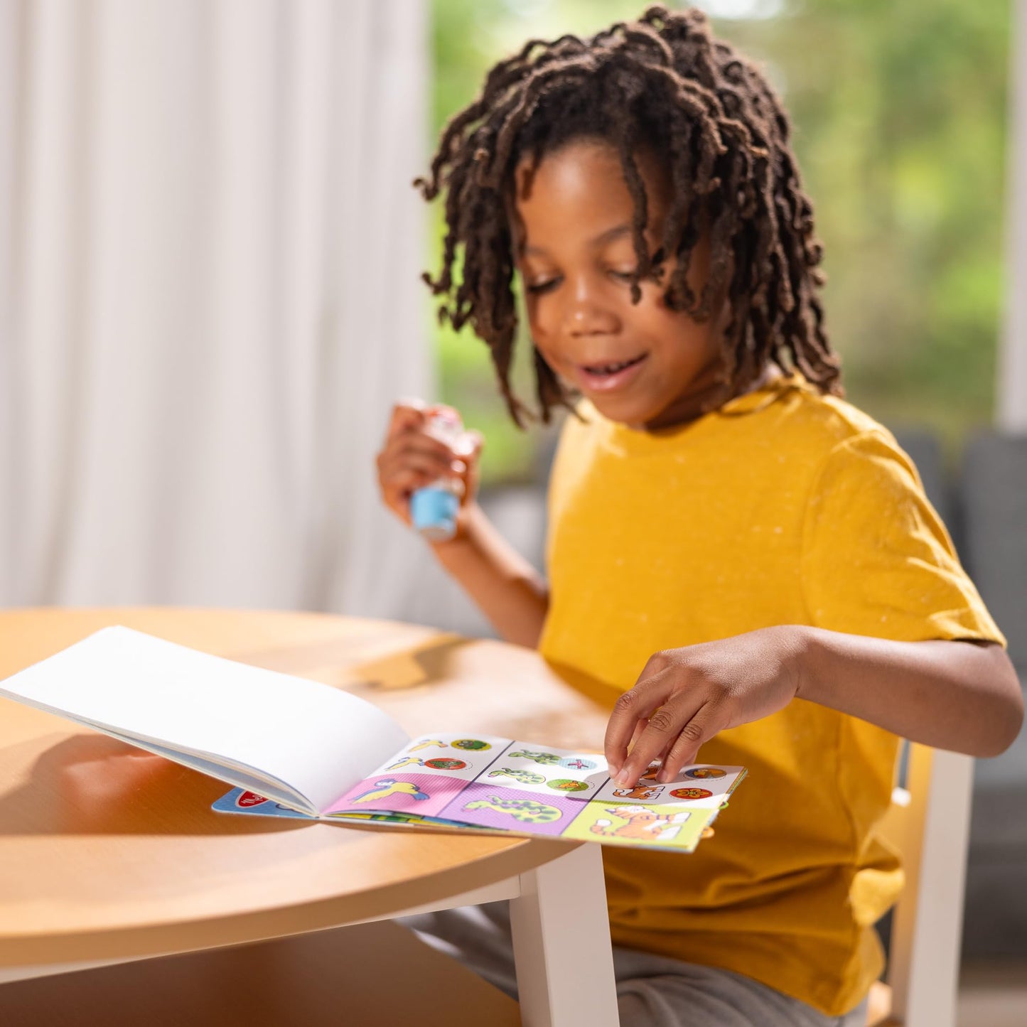 Melissa & Doug Sticker Wow! 24-Page Activity Pad and Sticker Stamper, 300 Stickers, Arts and Crafts Fidget Toy Collectible Chara