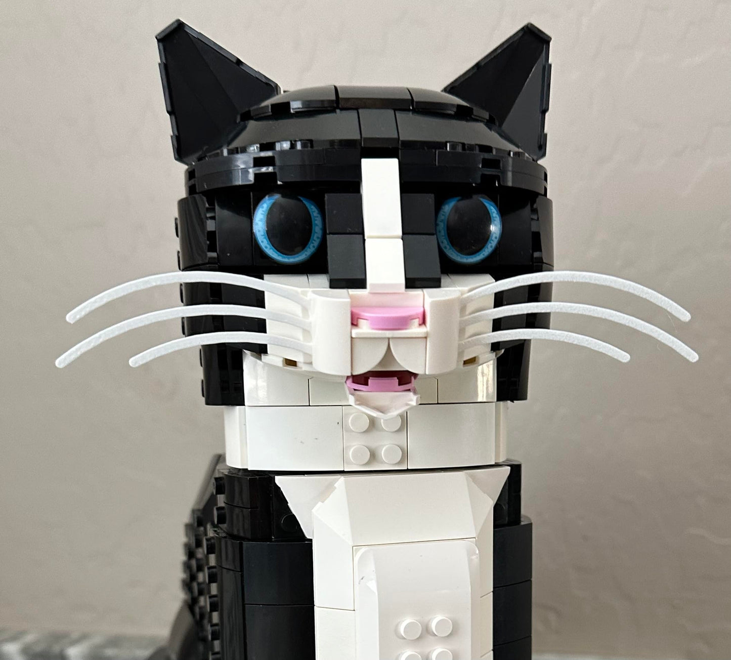 Whiskers for Lego? 21349 Ideas Tuxedo Cat - Snap-in Accessory  6-Pack (3 Sets) - Compatible with Model 21349-New