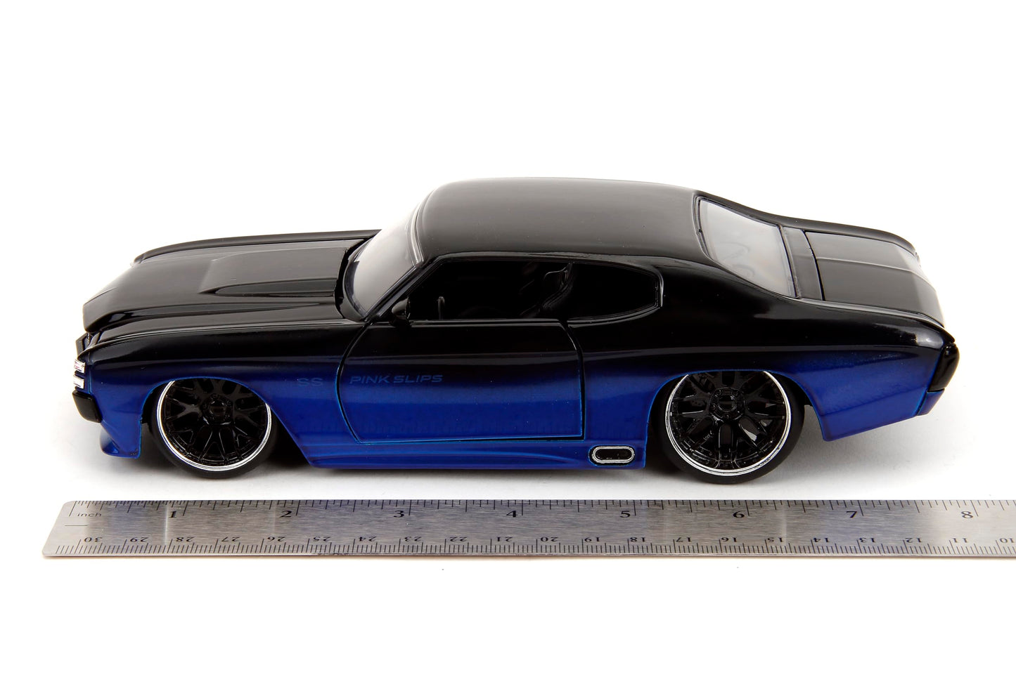 Pink Slips 1:24 W5 1971 Chevy Chevelle SS Die-Cast Car w/Base, Toys for Kids and Adults(Blue/Black Gradient)