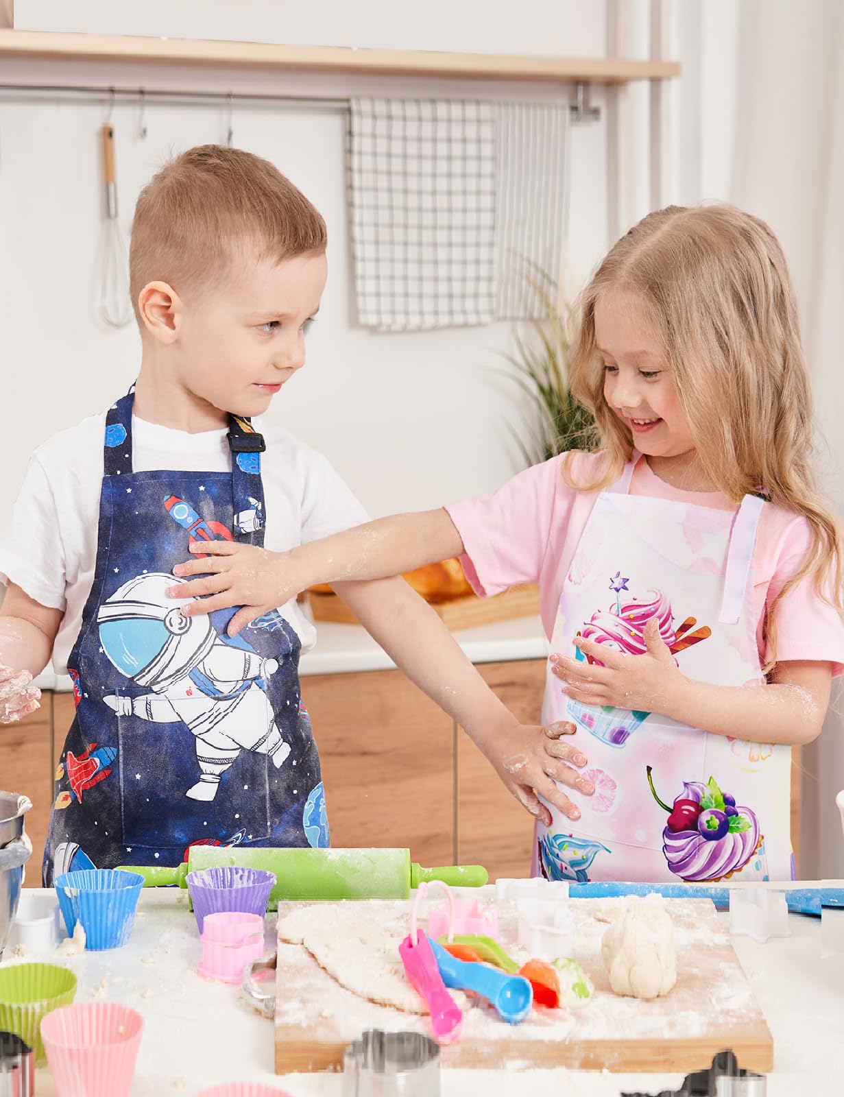 Wernnsai Toddler Girls Aprons - Cupcake Kids Aprons For Girls Toddler Paint Art Smock Waterproof Cooking Baking Painting Gardening Artist Chef Apron For Kids Age 6-10 Years