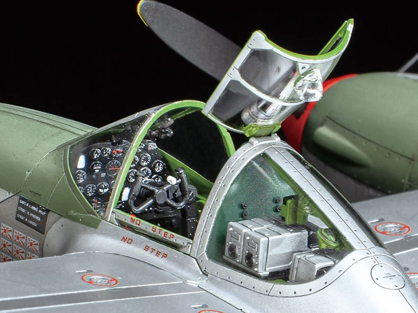 TAMIYA Model Airplane - 1/48 P-38 J Lightning