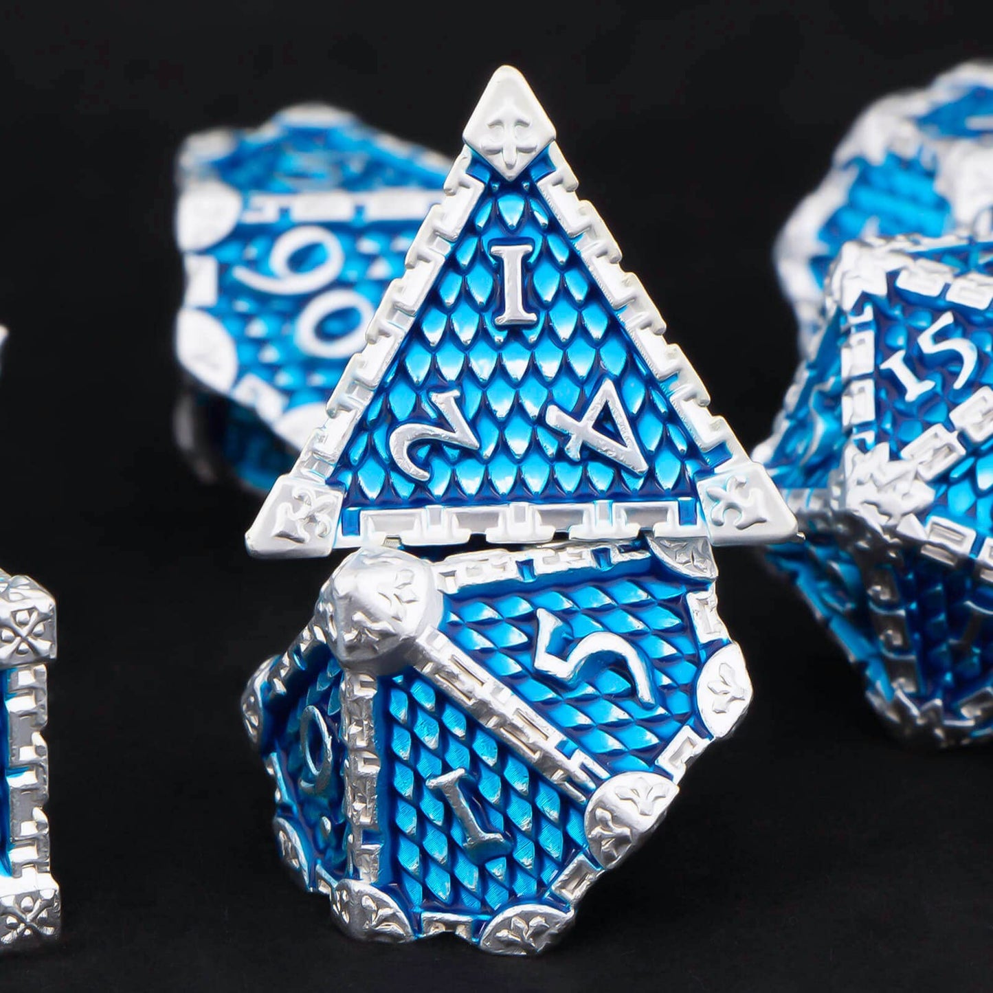 KERWELLSI Metal DND Dice Set with Box, 7 Pcs Blue Green Dungeons and Dragons Dice, Dragon Scale Polyhedral D&D Dice Set, D and D