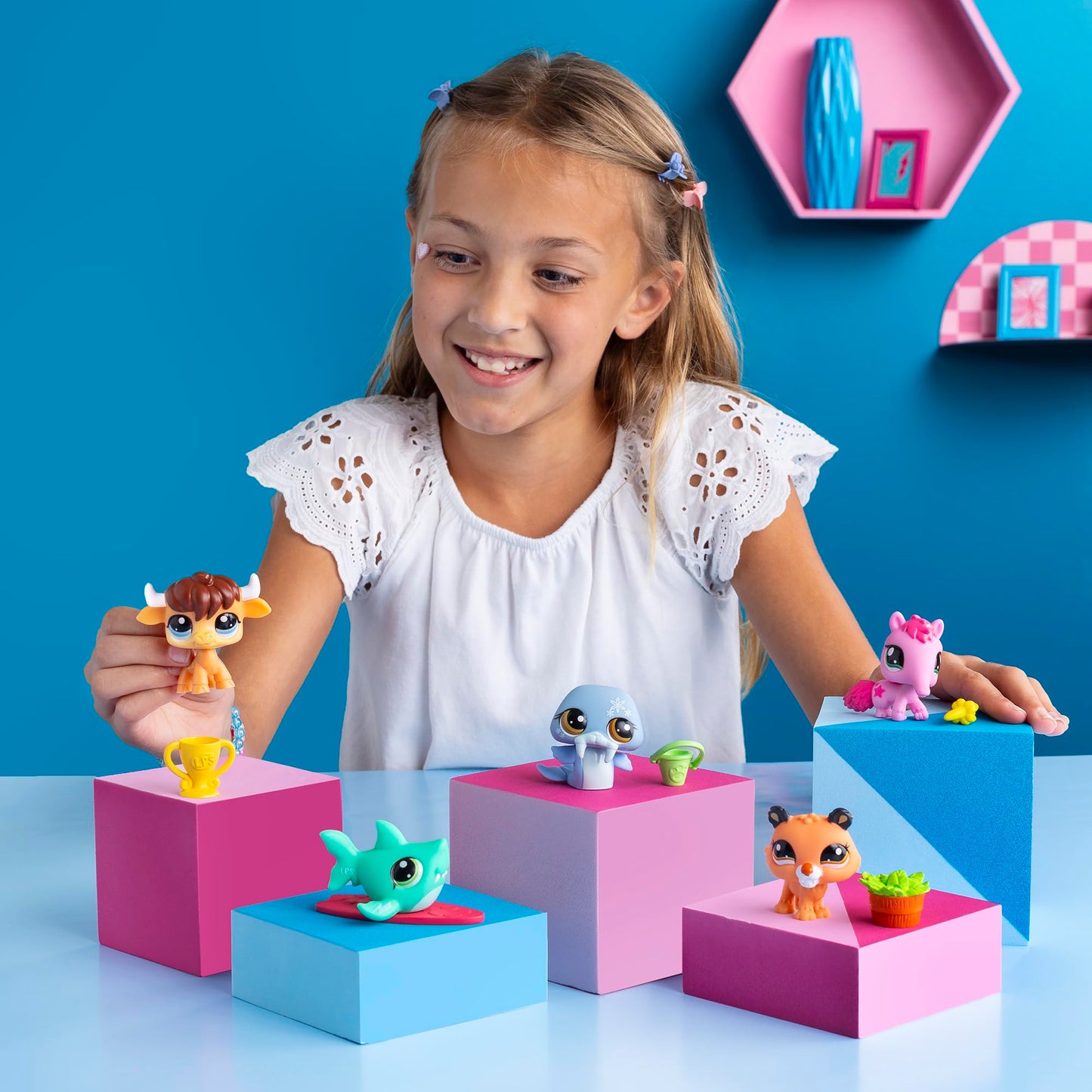 Littlest Pet Shop, 18 Pets Collector Set, Pet Surprise Display - Gen 7, Pets #1 - #18, Authentic Lps Bobble Head Figure, Collectible Imagination Toy Animal, Kidults, Girls, Boys, Kids, Tweens Ages 4+