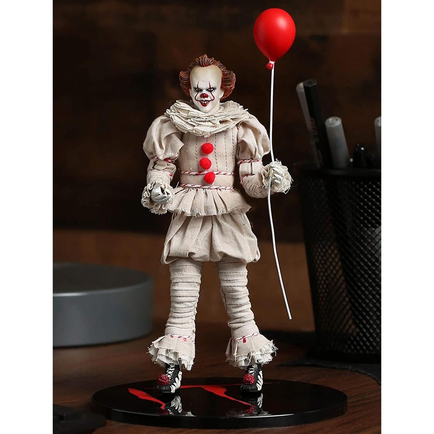 Mezco One:12 Collective It Movie (2017) Pennywise Action Figure