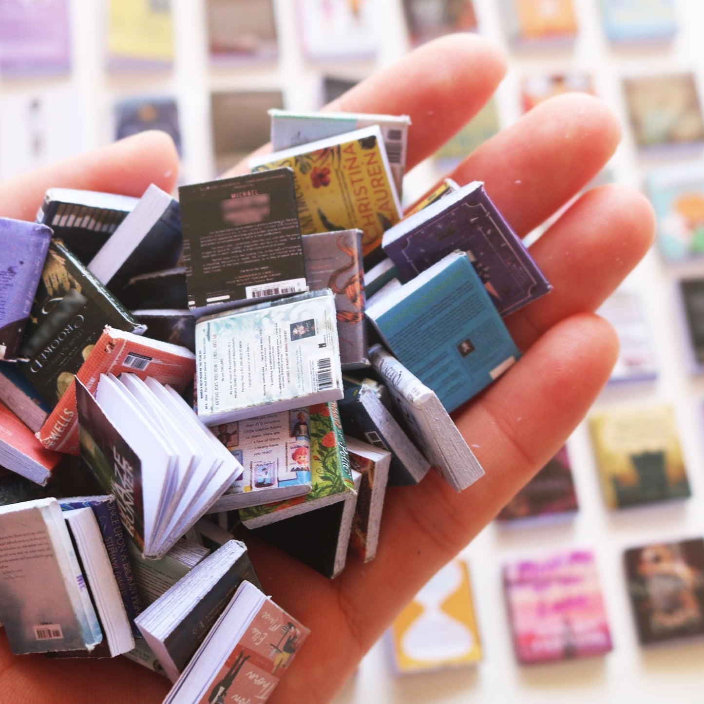 200pcs Miniature Books for Anxiety Bookshelf Dollhouse Accessories Decor,DIY Crafting Accessories Mini Miniatures Books for Boys