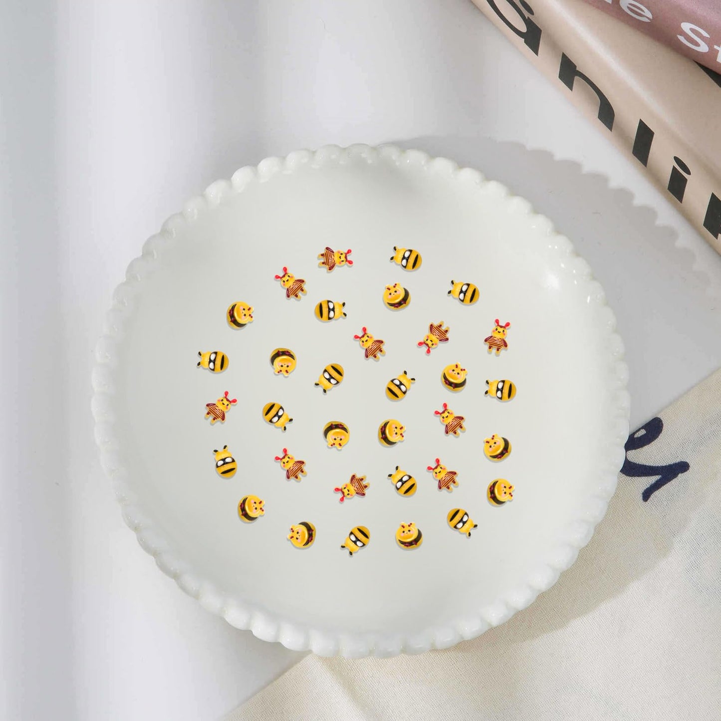 WOZADU 200 PCS Mini Resin Bee Figurines for Crafts Luminous Tiny Resin Animal Miniature Things for Dollhouse Fairy Garden Micro Landscaping Decoration Cake Toppers Decor