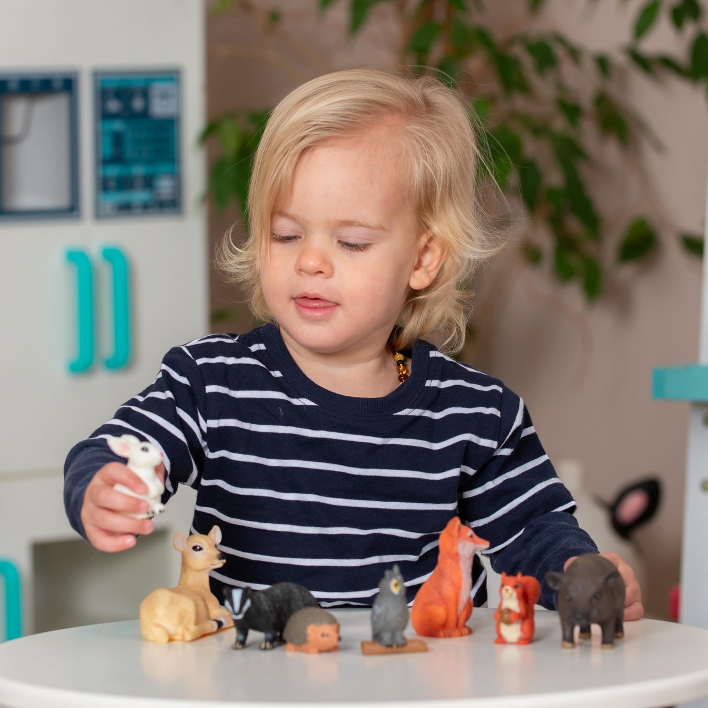 Learning Minds Jumbo Forest Animal Figures Set - 8 Vinyl Woodland Toys for Toddlers Age 1-3, Multi-colour, Large, Model 33235