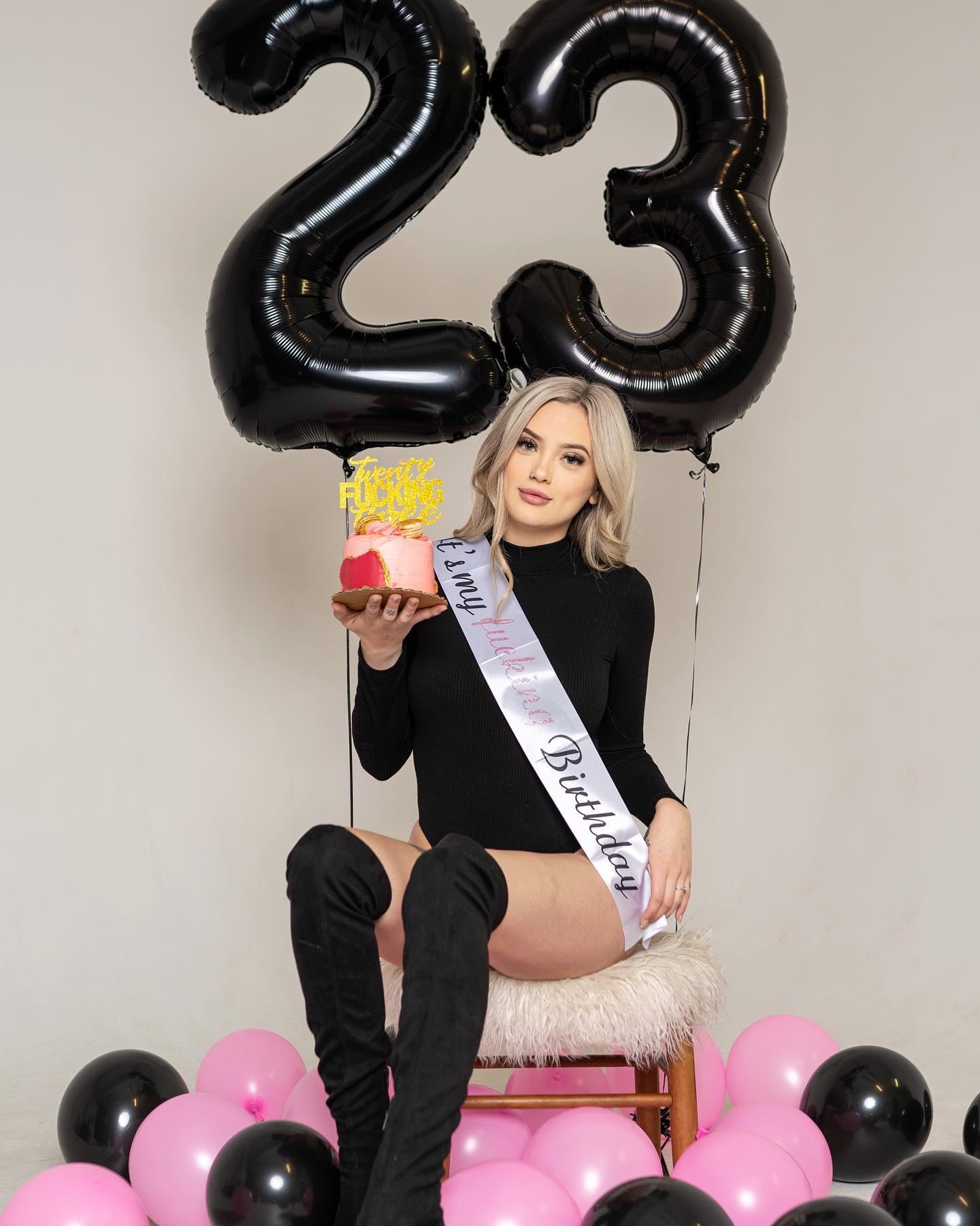 Iwerp Black 40 Inch Number Balloon, 6Th Birthday Decorations For Girl And Boy, Unisex, Reusable, Self-Sealing, Gold Accents, Par