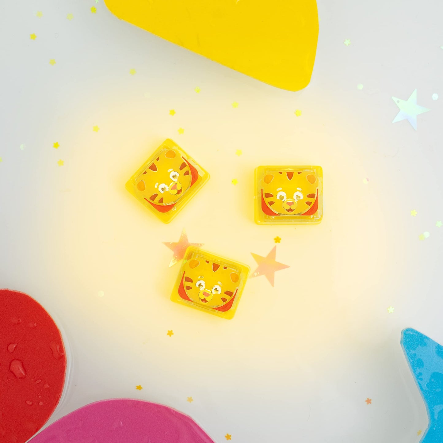Glo Pals X Daniel Tiger'S Neighborhood Water-Activated Light-Up Cubes For Sensory Play (Cubes Only)