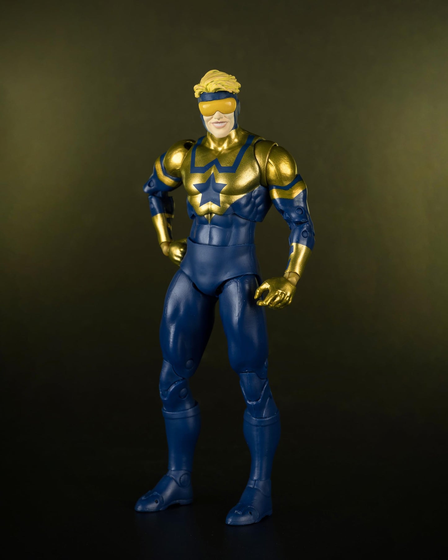 Mcfarlane Toys - Dc Multiverse Booster Gold (Futures End) 7In Action Figure