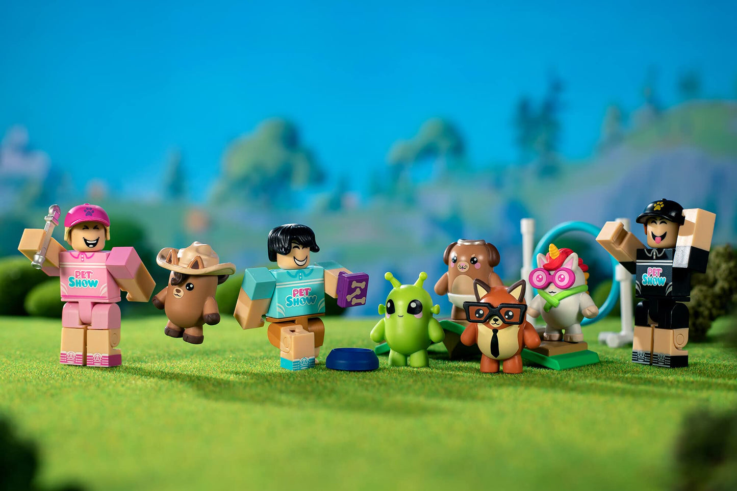 Roblox Celebrity Collection - Pet Show Three Figure Pack [Includes limited availability Virtual Item]