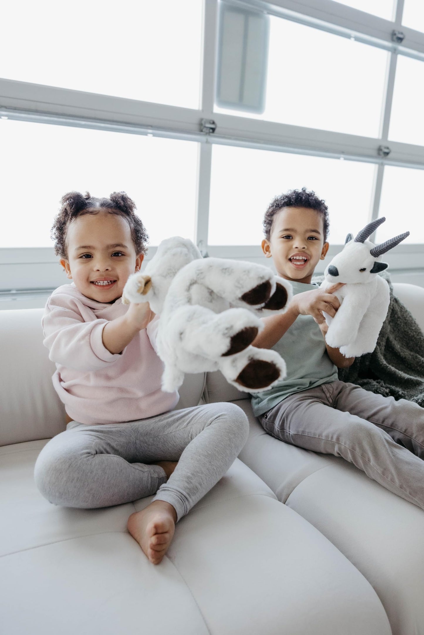 The Petting Zoo Mountain Goat Stuffed Animal Plushie, Gifts For Kids, Wild Onez Wildlife Animals, Goat Plush Toy 9 Inches