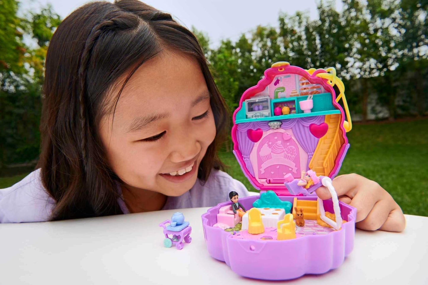Polly Pocket Compact Playset - Something Sweet Cupcake, 15 Pieces, Multicolor, Includes 2 Micro Dolls & Accessories, Model HKV31
