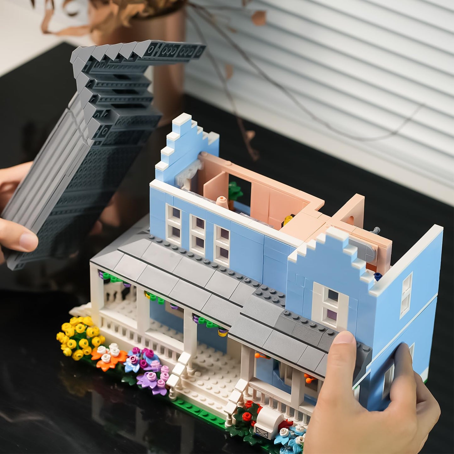 ENJBRICK Gilmore House Building Set - 1524 pcs Architecture Kit for Girls, 1:24 Scale, ABS Material, Perfect Christmas Birthday Gift