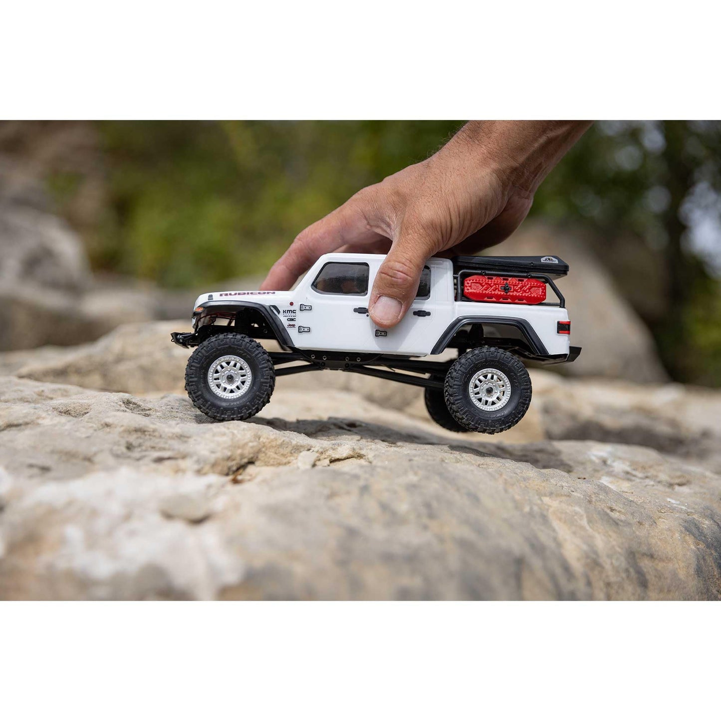 Axial RC Truck SCX24 Jeep Gladiator 4 Wheel Drive Rock Crawler Brushed RTR Nothing Needed to Complete Ready-to-Run White AXI0000