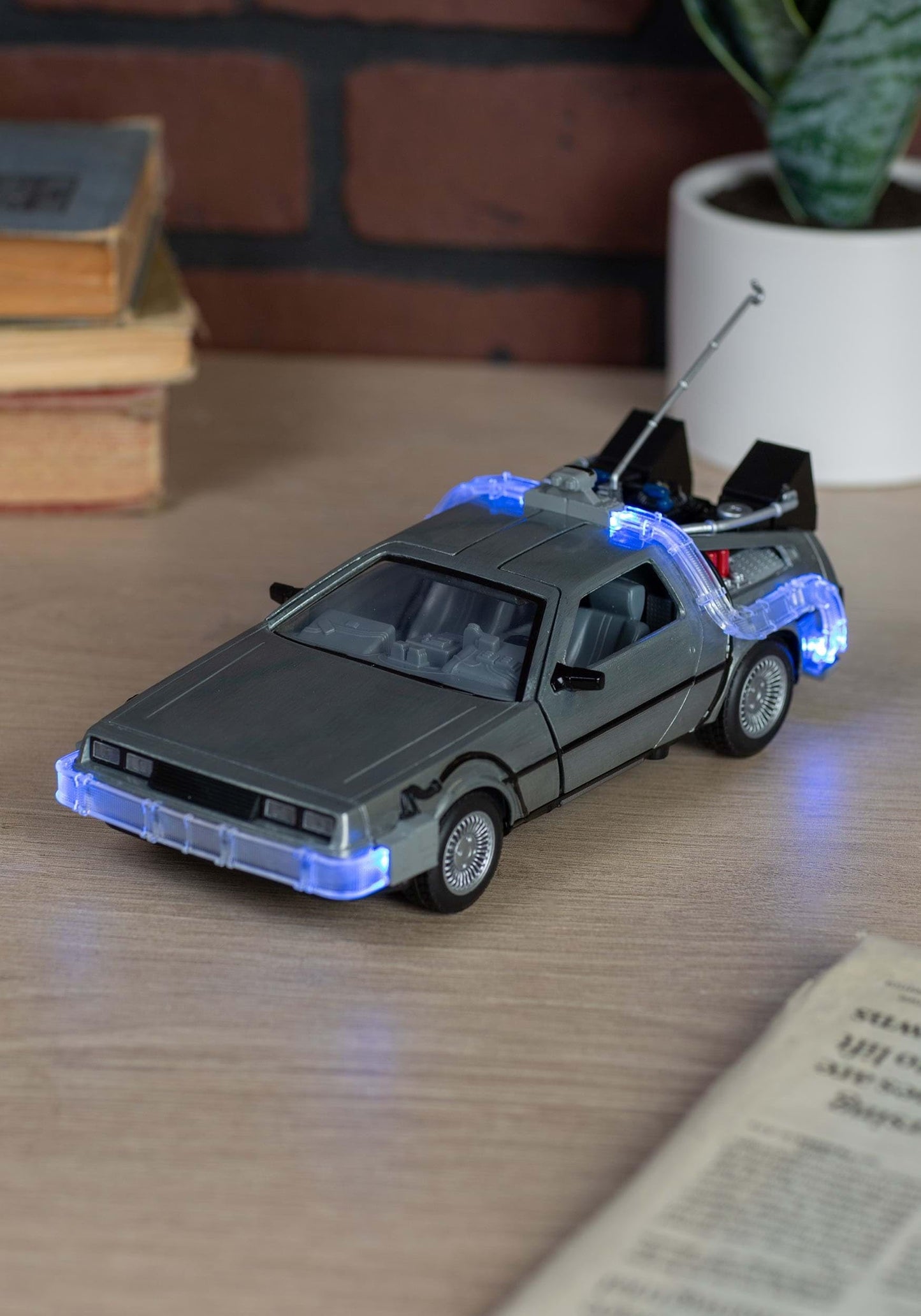 Jada Toys BTTF Part I TIME Machine WLight 124 DIE-cAST Vehicle
