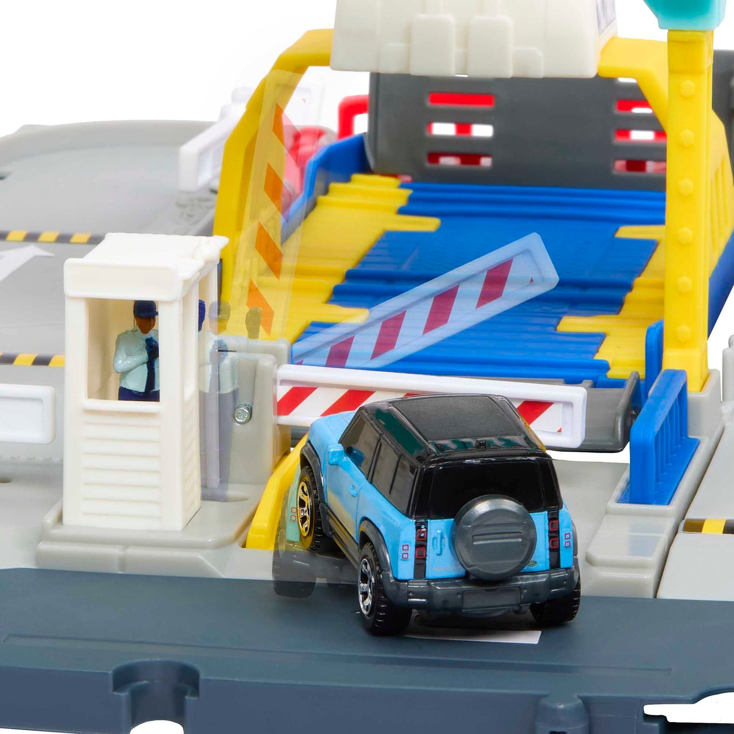 Matchbox HMH29 Ferry Port Set, Multi-Coloured, Small Plastic Toy for Kids 3+, Detachable Wheeled Ferry and Land Rover Activation