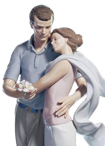 Lladró Couple Figure You'Re Everything To Me In Glossy Porcelain In Pastel Colors. Decorative Figure Of Lovers.