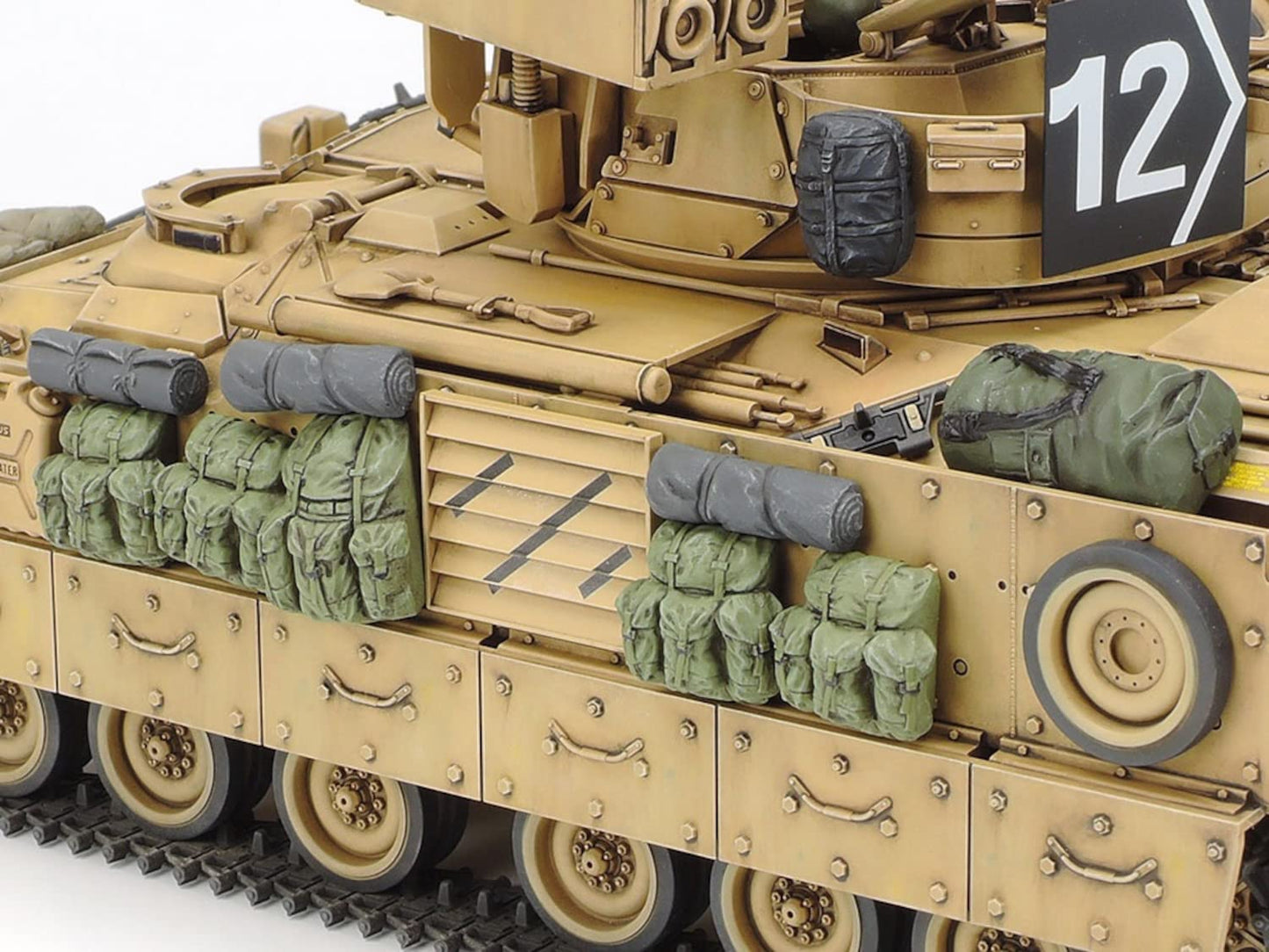 TAMIYA 1:35 Desert Storm U.S. M2 A2 Bradley IFV Model 300035264, Multicolor, Plastic, 19.3 cm
