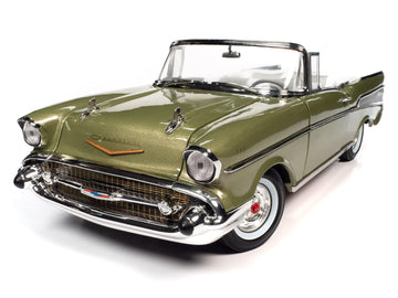 AW AUTO WORLD 1:18 Scale Diecast Model - 1957 Chevrolet Bel Air Convertible, Green, Plastic