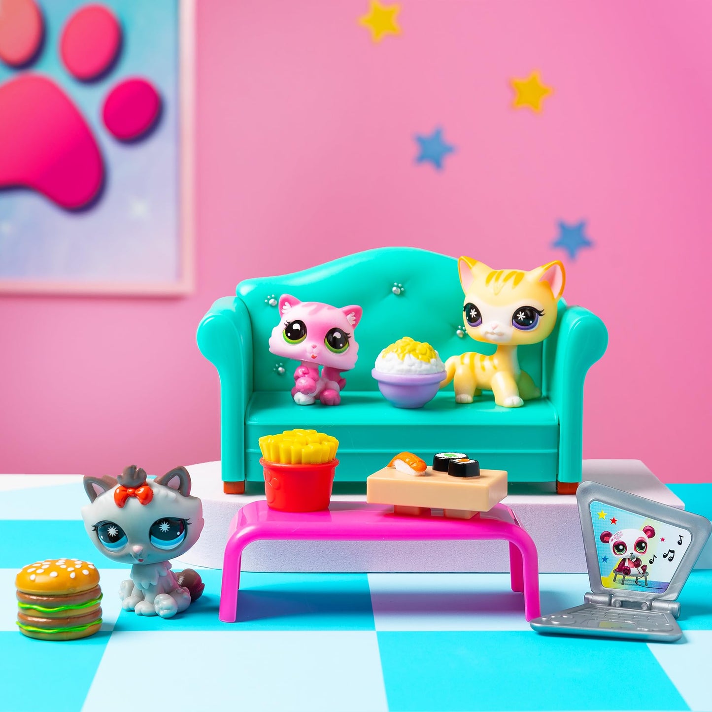 Littlest Pet Shop - Diner Dash Play Pack, Gen 7 Authentic LPS Bobble Head Toy Figure, Collectible Toy Animal, Ages 4+