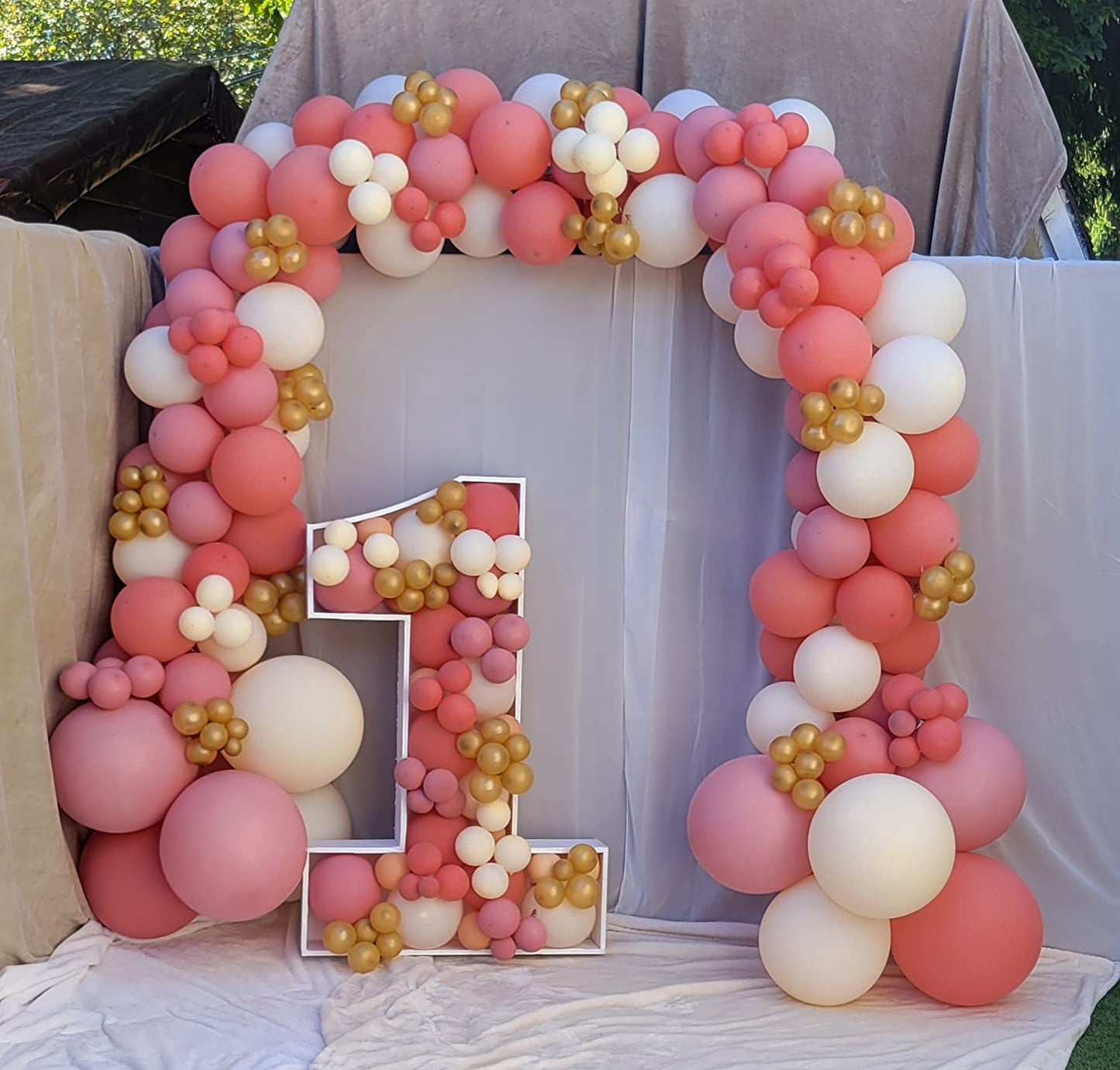 Aobkdeco 138Pcs Christmas Balloon Garland Arch Kit With Red Green Gold White Balloons Candy Balloons Sequin Balloons Gold Star B